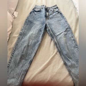 Light wash Mom jeans H&M high waisted tapered leg